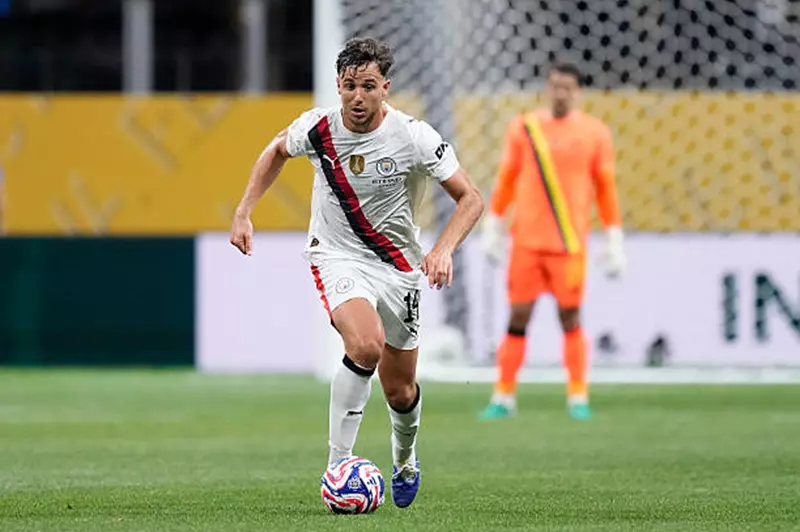 هل يتجه نيكو جونزاليس لمغادرة مانشستر سيتي بعد 17 مباراة فقط؟