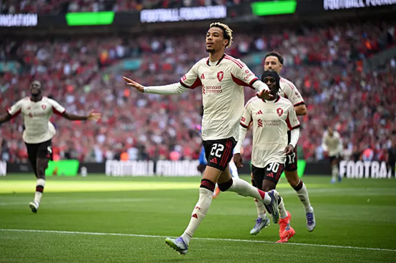 إيكيتيكي يسجل أول أهدافه مع ليفربول في 4 دقائق