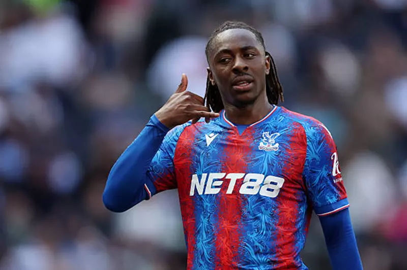 توتنهام مستمر في محاولات ضم إيزي رغم تحديات كريستال بالاس