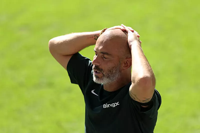 ماريسكا يسلط الضوء على مرونة جواو بيدرو ورحيل محتمل لجكسون قبل نهاية سوق الانتقالات