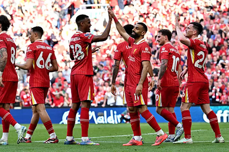 موعد مباراة ليفربول ونيوكاسل في الدوري الإنجليزي 2025-2026